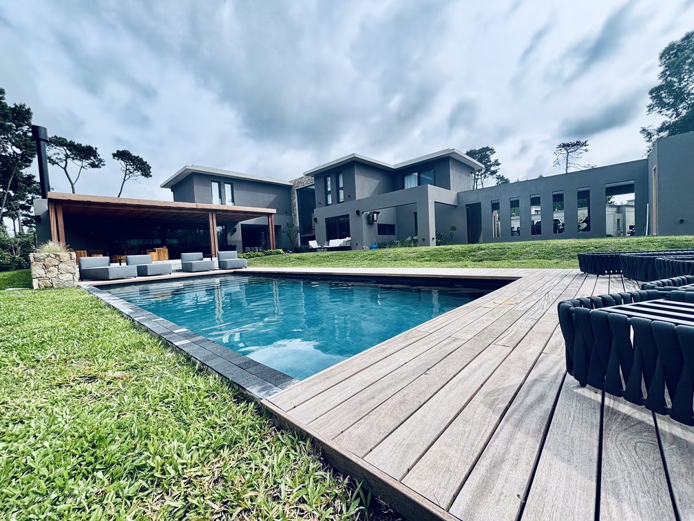 Fachada de edificio moderno - Edificio Atlántico